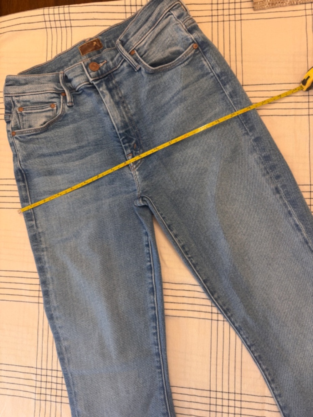 MOTHER The Weekender Jeans I Size 26 I Light Wash Flare - Picture 5 of 7